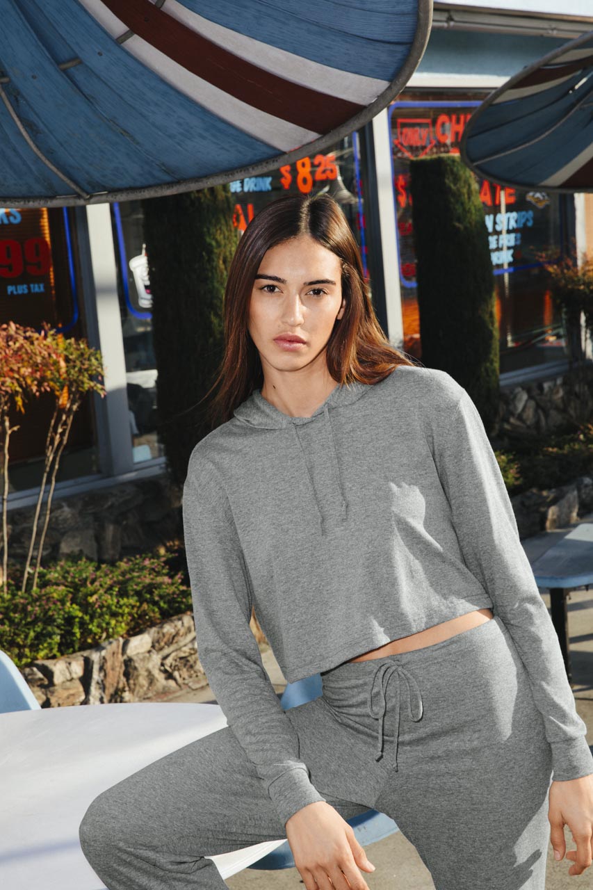 WOMEN'S TRI-BLEND CROPPED HOODIE